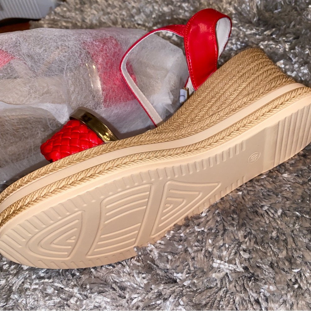 Red Sandels 8